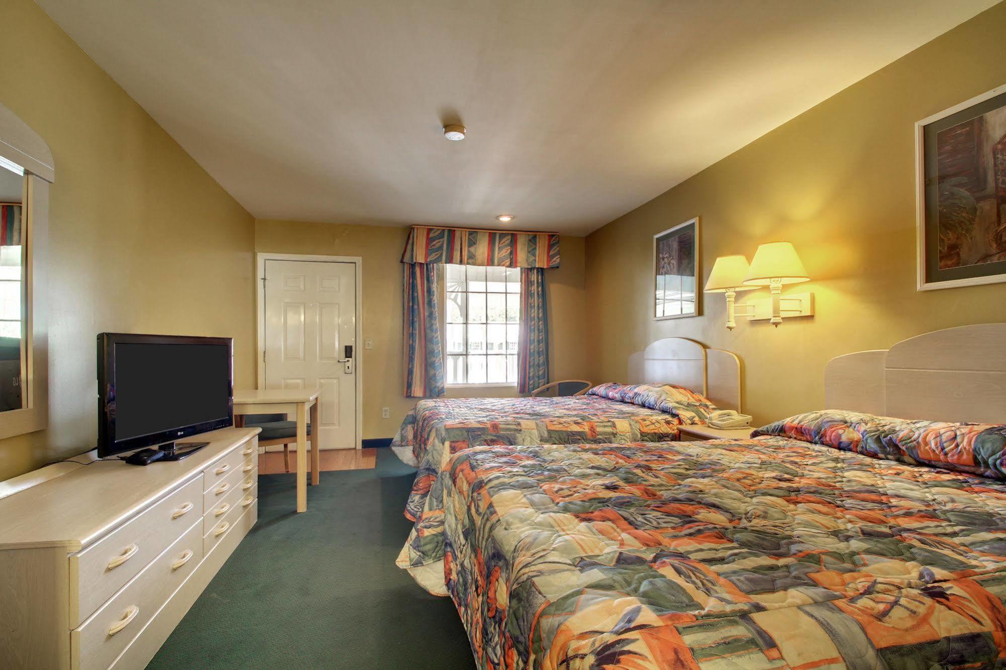Key West Inn - Childersburg Экстерьер фото
