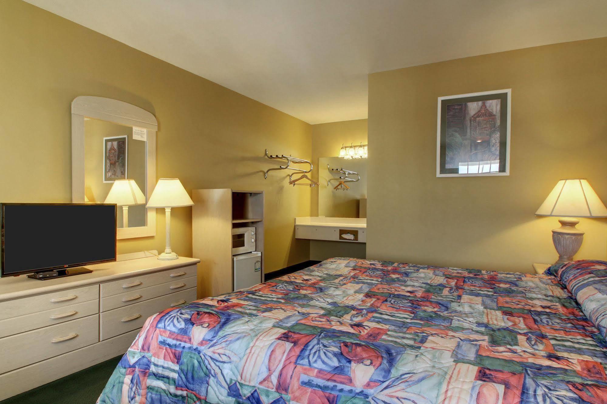Key West Inn - Childersburg Экстерьер фото