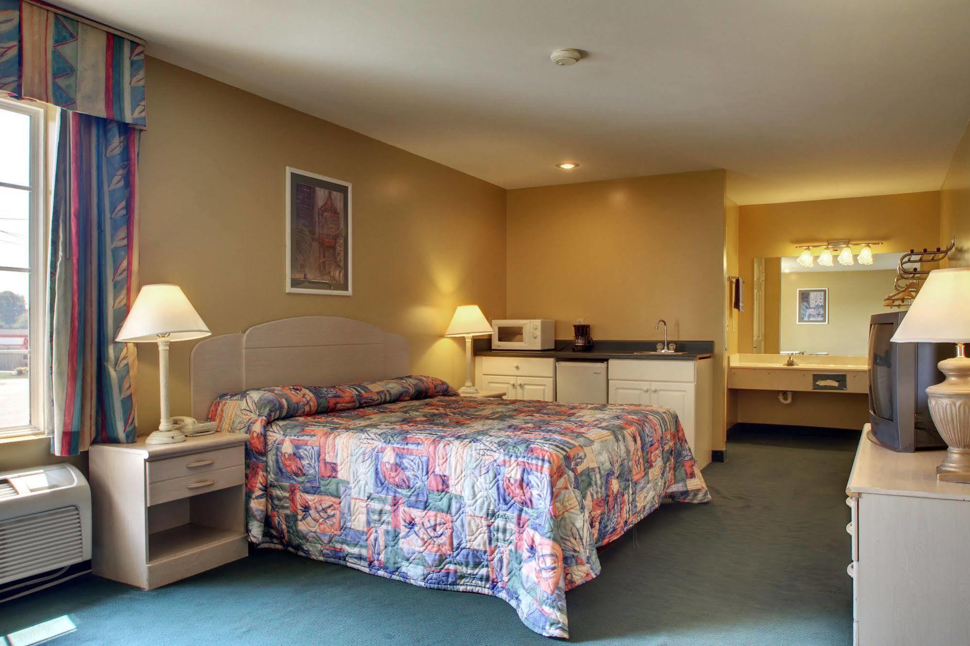 Key West Inn - Childersburg Экстерьер фото